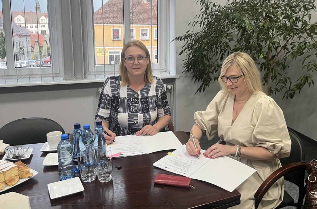 Podpisanie umowy na przebudowę i modernizację przedszkola w Pełczycach