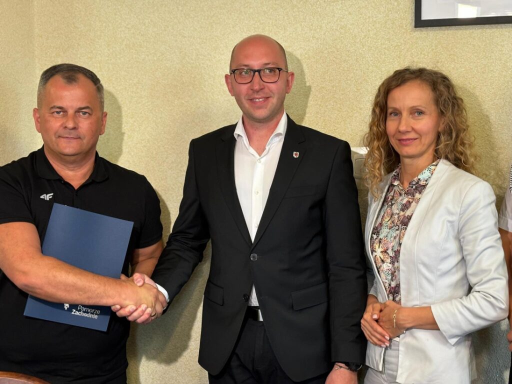 Podpisanie umowy na dofinansowanie ze środków UE dla OSP Bobolice