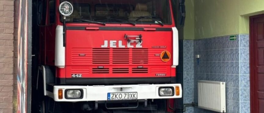 Stary do muzeum, nowy do remizy w Bobolicach. Unijna dotacja na wóz strażacki dla OSP