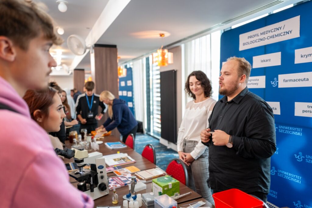 Młodzież z Pomorza Zachodniego bierze udział w obozie edukacyjnym „Zawodowy Summer Camp” w Międzyzdrojach