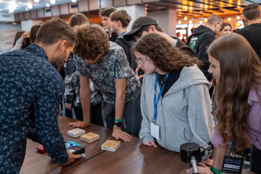 Młodzież z Pomorza Zachodniego bierze udział w obozie edukacyjnym „Zawodowy Summer Camp” w Międzyzdrojach