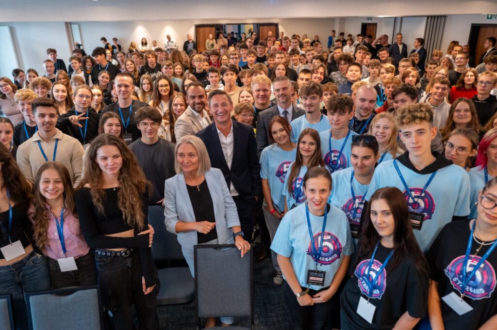 Młodzież z Pomorza Zachodniego bierze udział w obozie edukacyjnym „Zawodowy Summer Camp” w Międzyzdrojach
