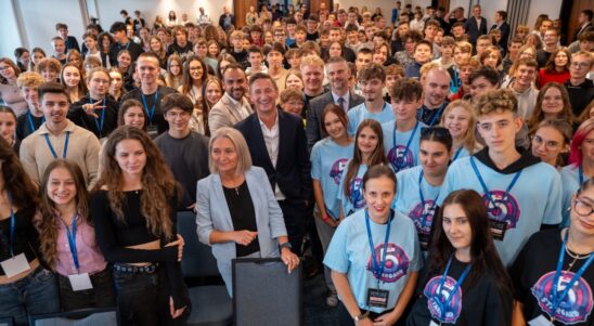 Po wiedzę, motywację i pomysł na siebie. Młodzież z Pomorza Zachodniego bierze udział w nietypowym obozie edukacyjnym