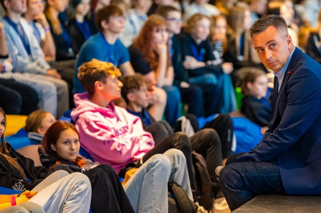 Młodzież z Pomorza Zachodniego bierze udział w obozie edukacyjnym „Zawodowy Summer Camp” w Międzyzdrojach