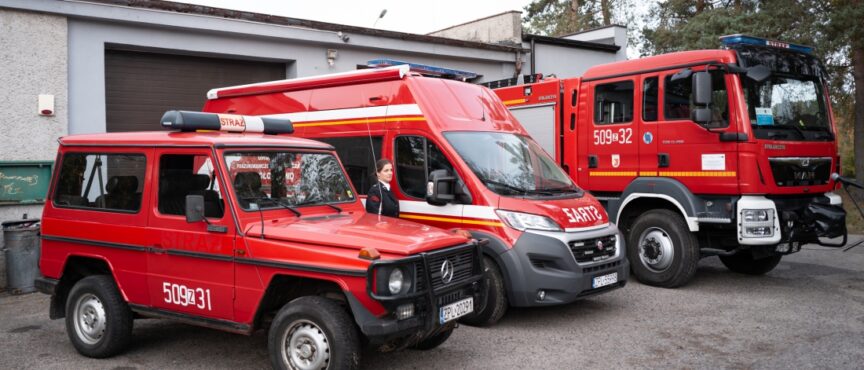 Ważny dzień dla OSP z powiatu polickiego. Trzy nowe wozy i sprzęt ratowniczo-gaśniczy dla jednostek