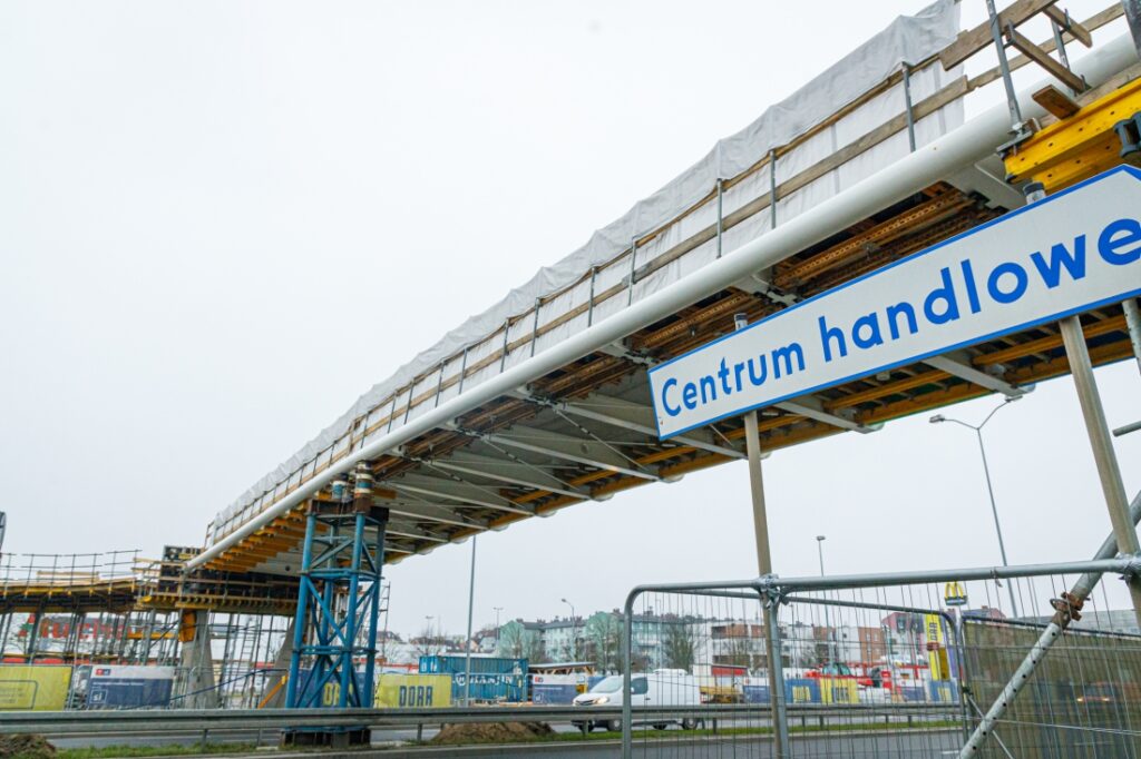 Kładka nad ul. Struga