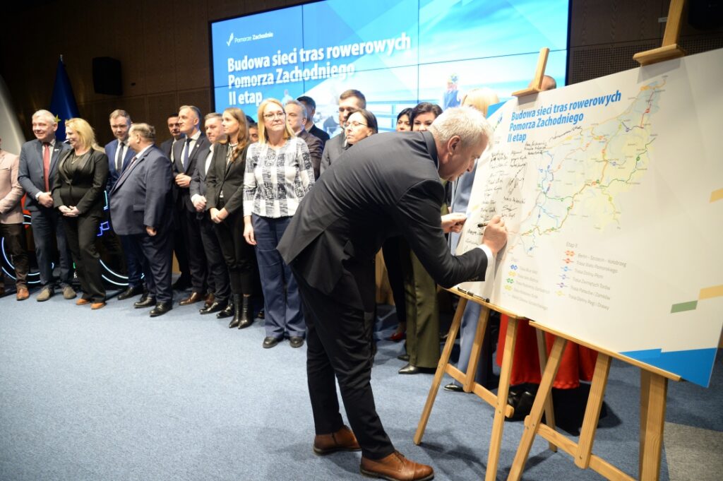 Podpisanie listów intencyjnych w sprawie rozwoju sieci tras rowerowych na Pomorzu Zachodnim