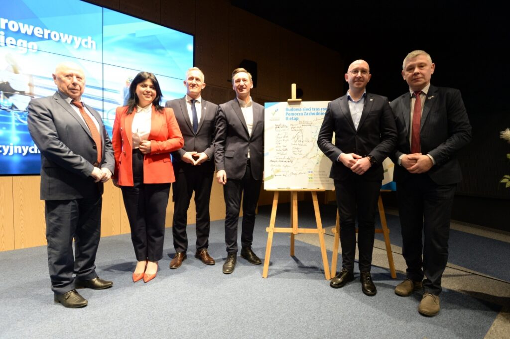 Podpisanie listów intencyjnych w sprawie rozwoju sieci tras rowerowych na Pomorzu Zachodnim