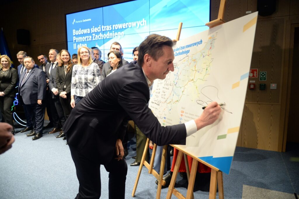 Podpisanie listów intencyjnych w sprawie rozwoju sieci tras rowerowych na Pomorzu Zachodnim