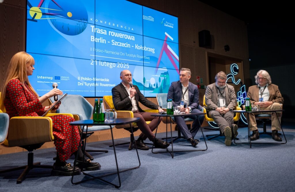 Uczestnicy panelu dyskusyjnego podczas prezentacji trasy rowerowej Berlin - Szczecin - Kołobrzeg