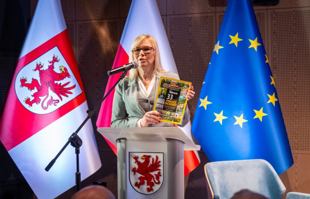 Wicemarszałkini województwa Anna Bańkowska podczas prezentacji trasy rowerowej Berlin - Szczecin - Kołobrzeg