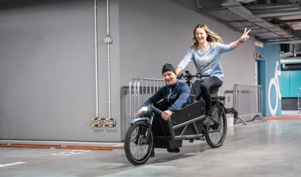 II Polsko-Niemieckie Dni Turystyki Rowerowej - uczestnicy w garażu podziemnym Urzędu marszałkowskiego