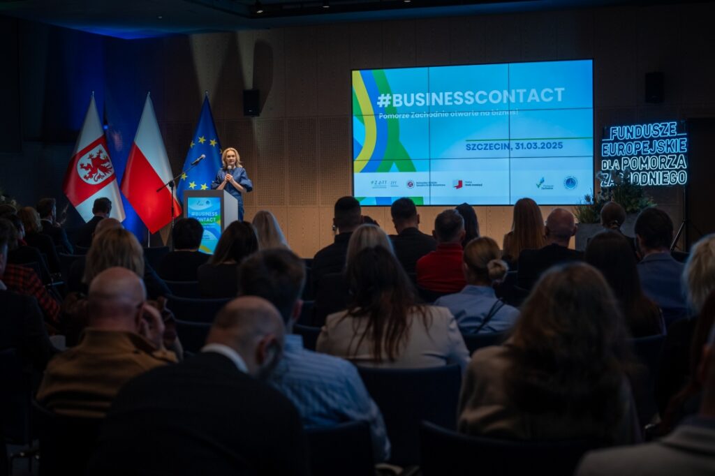 Marszałek Województwa Zachodniopomorskiego Olgierd Geblewicz przemawia podczas BusinessContact (spotkanie integracyjno-biznesowe zorganizowane z inicjatywy Północnej Izby Gospodarczej w Szczecinie, we współpracy z Województwem Zachodniopomorskim) w dniu 31.03.2025