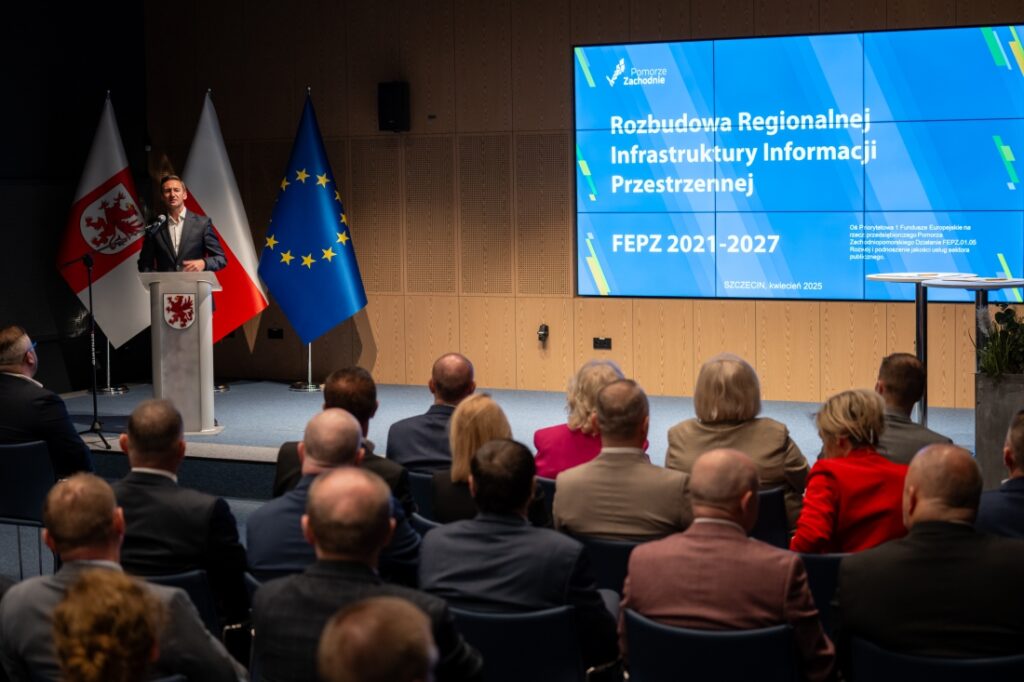 Podpisanie umowy z władzami wszystkich powiatów i miast na prawach powiatu na wdrożenie Regionalnej Infrastruktury Informacji Przestrzennej Województwa Zachodniopomorskiego, Szczecin w dniu 15.04.2025