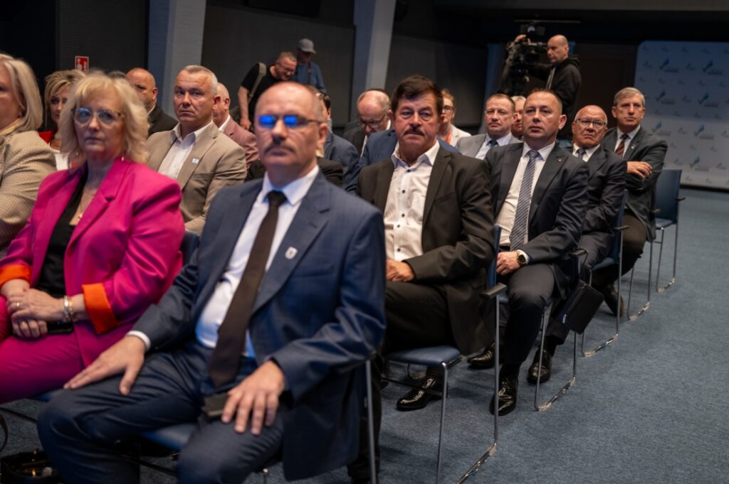 Podpisanie umowy z władzami wszystkich powiatów i miast na prawach powiatu na wdrożenie Regionalnej Infrastruktury Informacji Przestrzennej Województwa Zachodniopomorskiego, Szczecin w dniu 15.04.2025