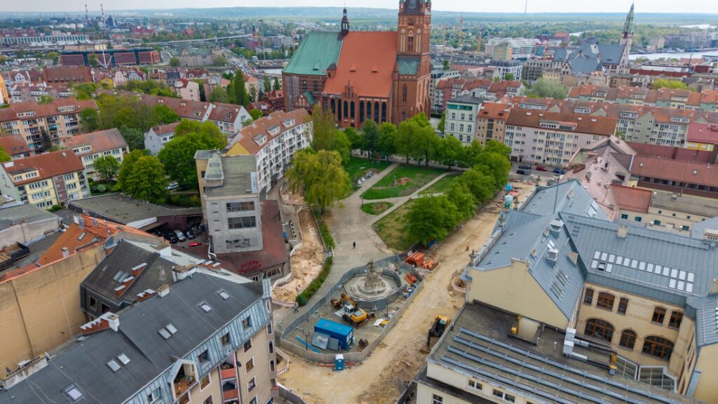 Placu Orła Białego w Szczecinie w trakcie przebudowy, widok z lotu ptaka