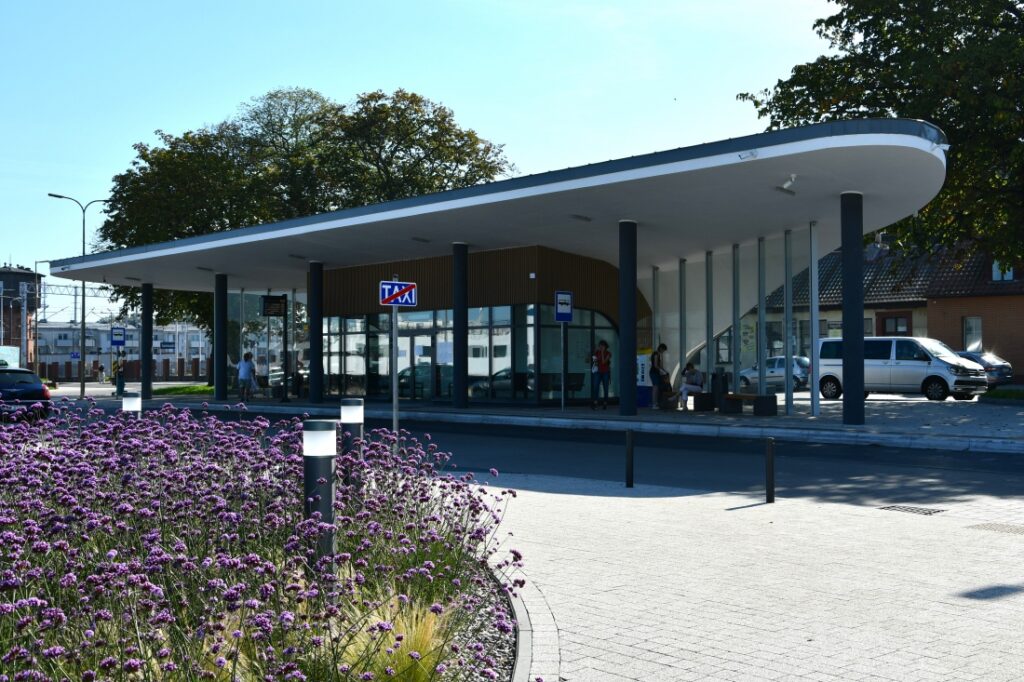 Widok na przystanek autobusowy w Świnoujściu