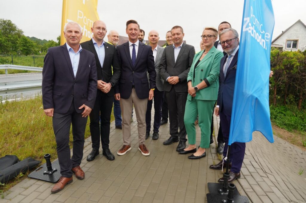 Otwarcie przebudowanego fragmentu drogi wojewódzkiej nr 203 na odcinku między Darłowem a granicą województwa.