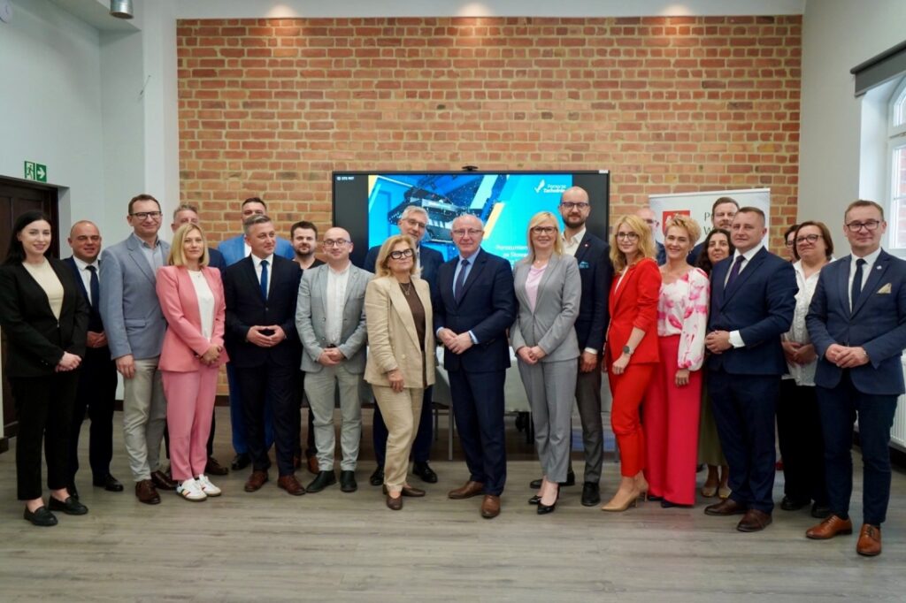 3 czerwca 2025 r. w Lokalnym Centrum Nauki w Wałczu odbyło się spotkanie koordynacyjne partnerów. Samorząd Województwa Zachodniopomorskiego reprezentowała Anna Bańkowska