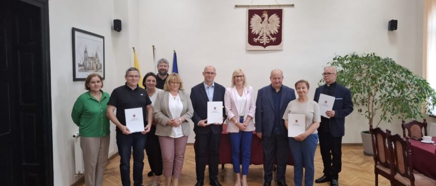 Na ochronę siedlisk i rodzimych gatunków. W Pełczycach stawia się na bioróżnorodność