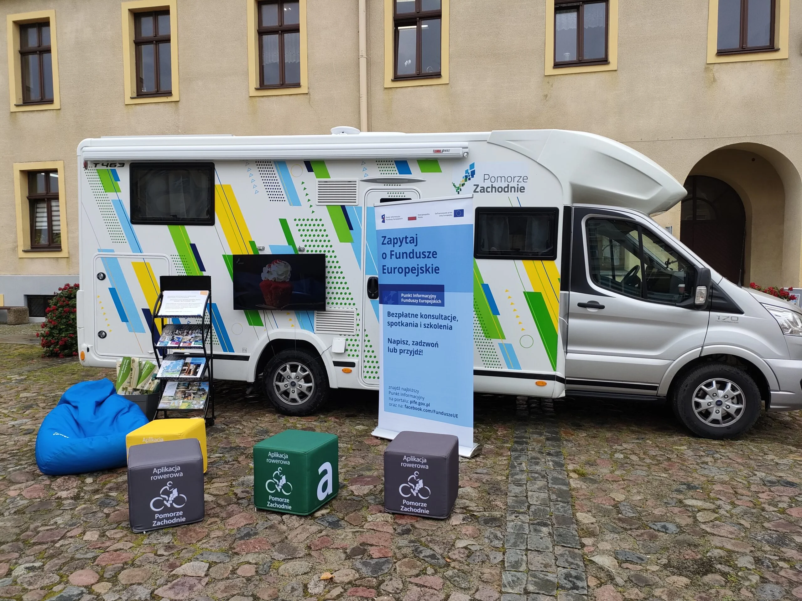 Mobilny Punkt Informacyjny Funduszy Europejskich w Dziwnowie