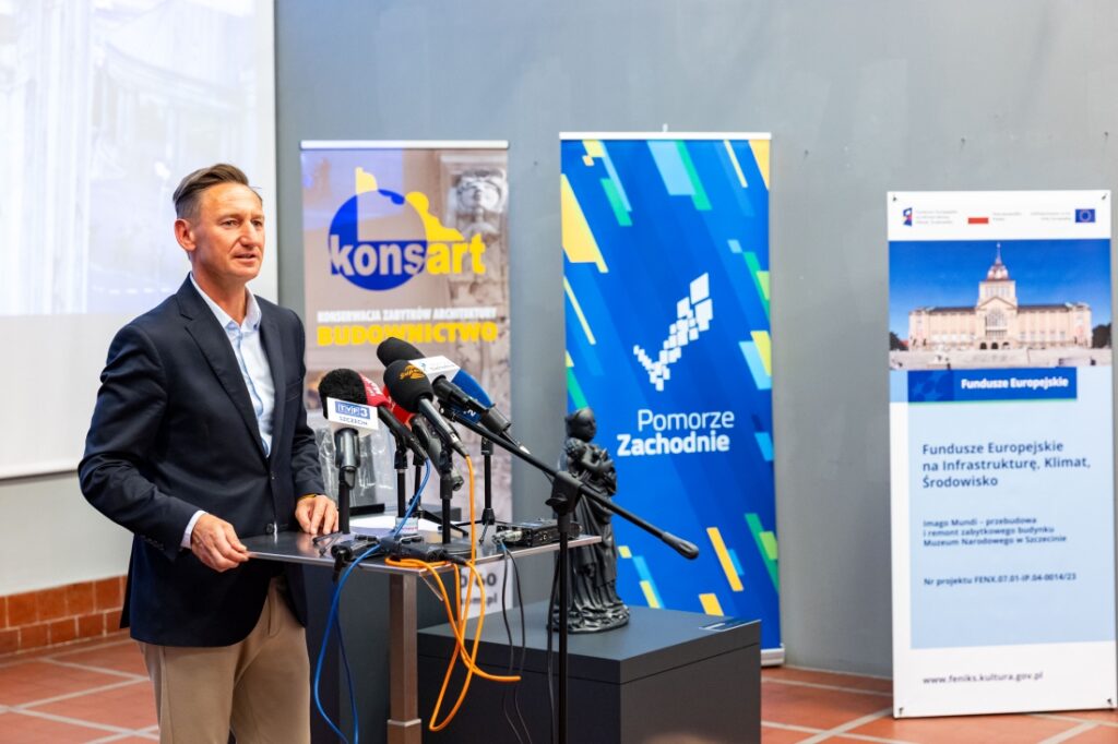 Marszałek Olgierd Geblewicz podczas Konferencji prasowej w Muzeum Narodowym w Szczecinie - 30 lipca 2025 r.