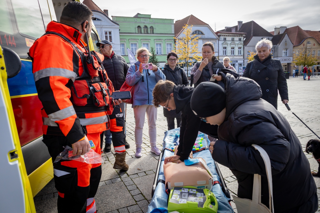 Warsztaty z udzielania pierwszej pomocy to część wydarzenia w ramach cyklu 