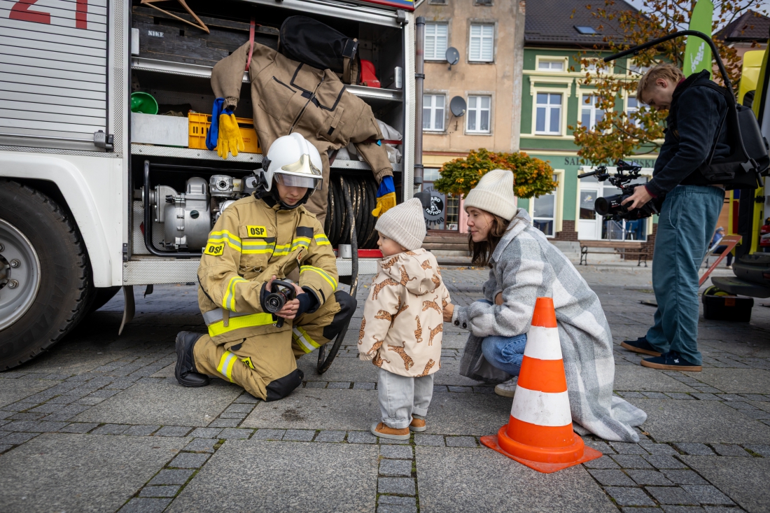 Podczas festynu zaprezentowały się straż pożarna, policja i pogotowie ratunkowe...
