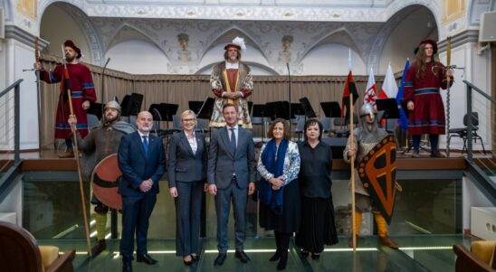 Zamek. Nowa historia. Wielkie Otwarcie