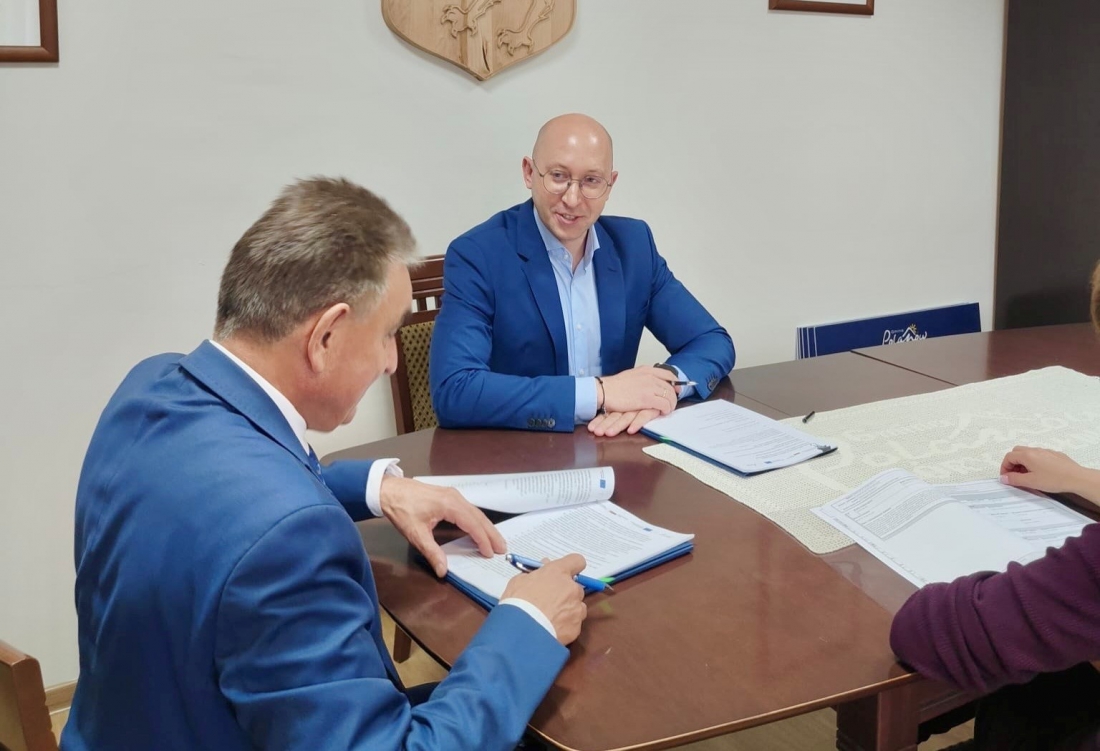 Dzięki unijnej dotacji nowy ciąg pieszo-rowerowy w Polanowie będzie miał 1,2 km....