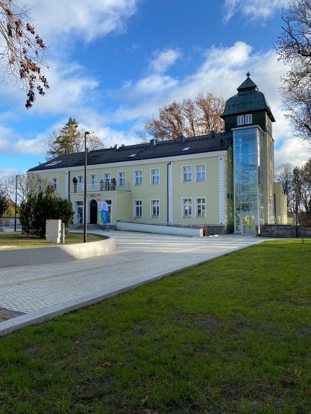 Kompleks wsparcia społeczno-zawodowego w Mielenku Drawskim. Widok ogólny.