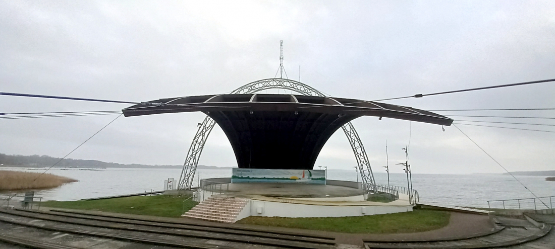 Szczególnie latem obiekt w Morzyczynie staje się miejscem koncertów i artystycznych warsztatów....