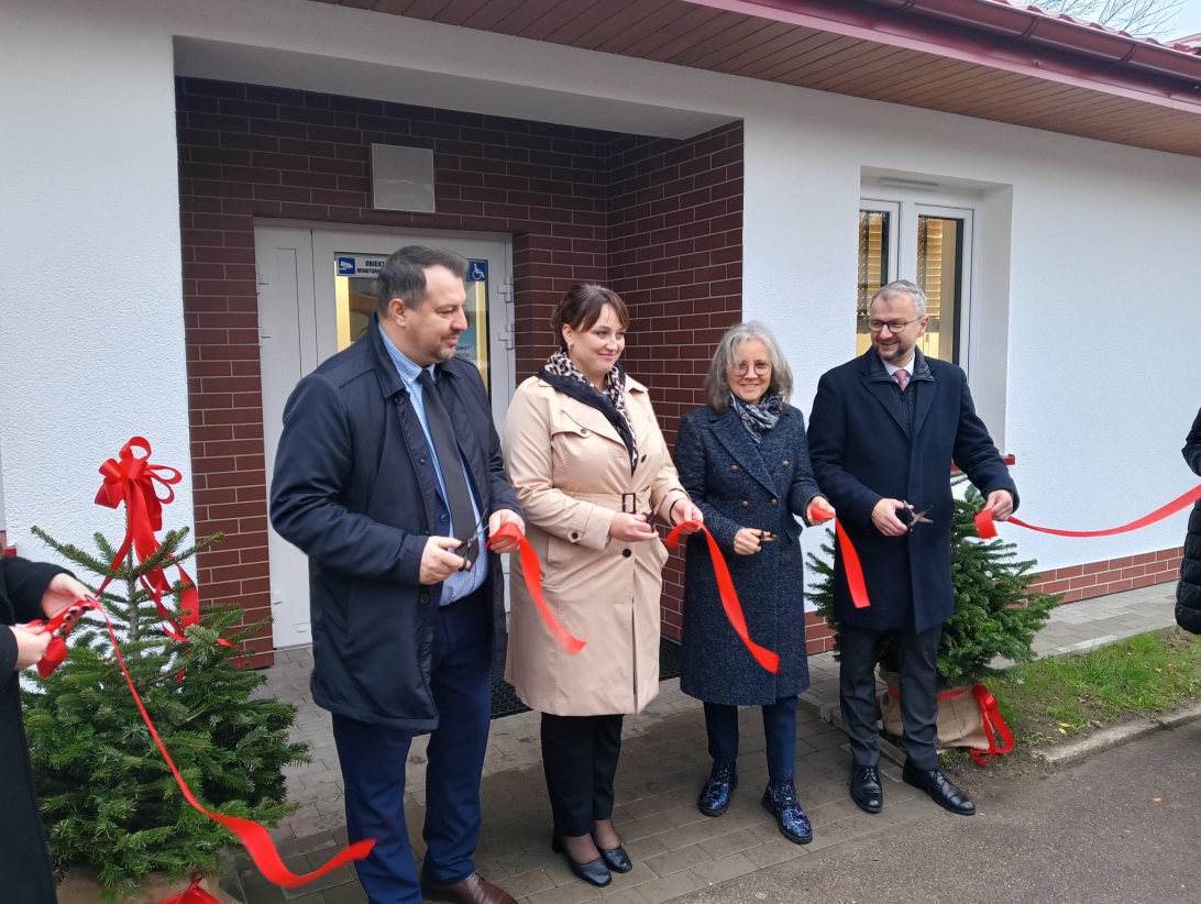 W otwarciu placówki udział wzięli: Starosta Białogardzki Paweł Wiśniewski, pracownicy tamtejszego PCPR, kadra RCK i Regionalnego Ośrodka Polityki Społecznej Urzędu Marszałkowskiego. Na zdjęciu dyrektor ROPS Dorota-Rybarska-Jarosz....