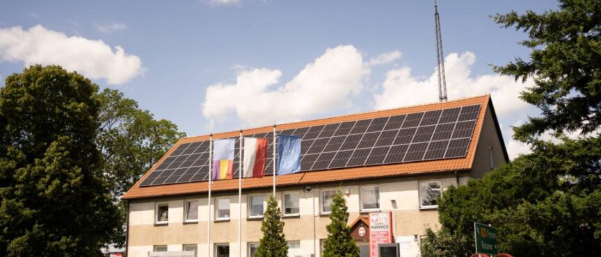 Termomodernizacja Urzędu Gminy w Warnicach. Ponad 800 tys. zł na inwestycję z funduszy europejskich
