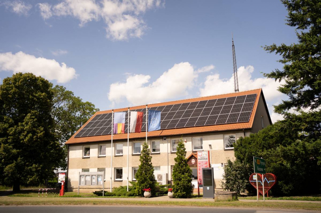 Termomodernizacja Urzędu Gminy w Warnicach. Ponad 800 tys. zł na inwestycję z funduszy europejskich