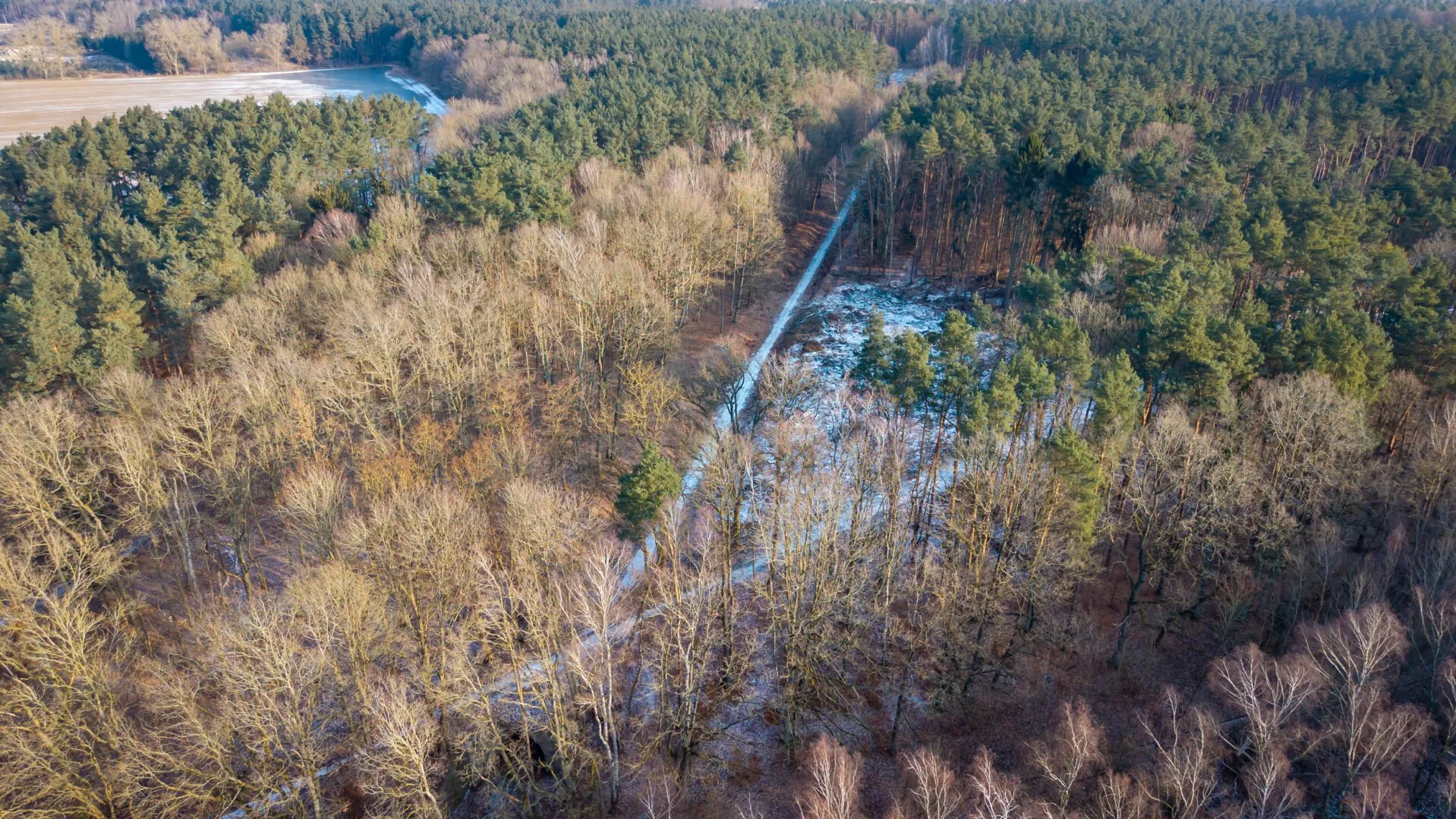 Budowa odcinka Golczewo - Upadły oraz oznakowanie i utworzenie szlaku po obu stronach granicy realizowane jest w ramach Interreg VI A Meklemburgia-Pomorze Przednie/Brandenburgia/Polska 2021-2027...