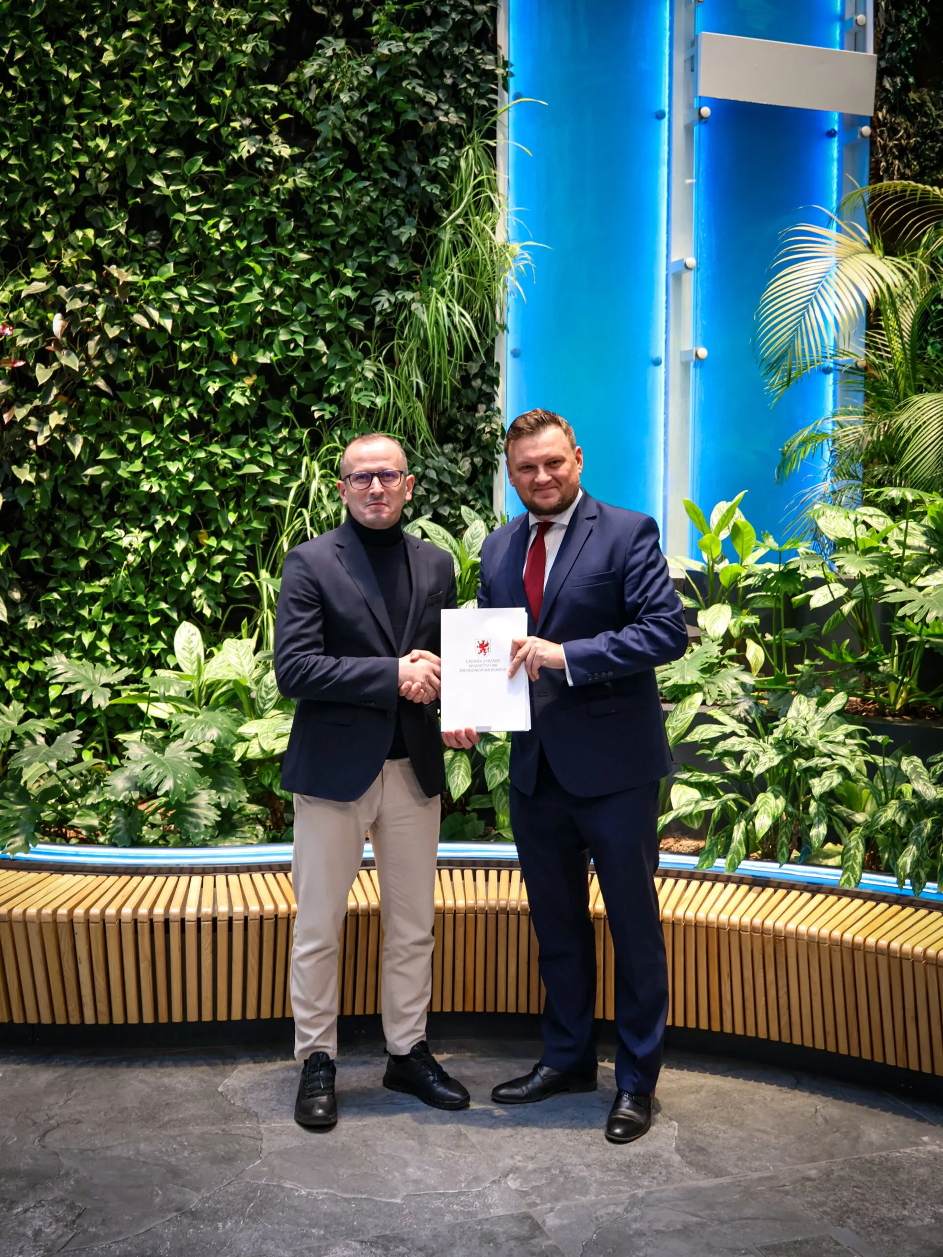 Dzięki funduszom europejskim nad jeziorem Wądół w Lipianach powstanie ścieżka spacerowa będąca nową przestrzenią do wypoczynku i edukacji....