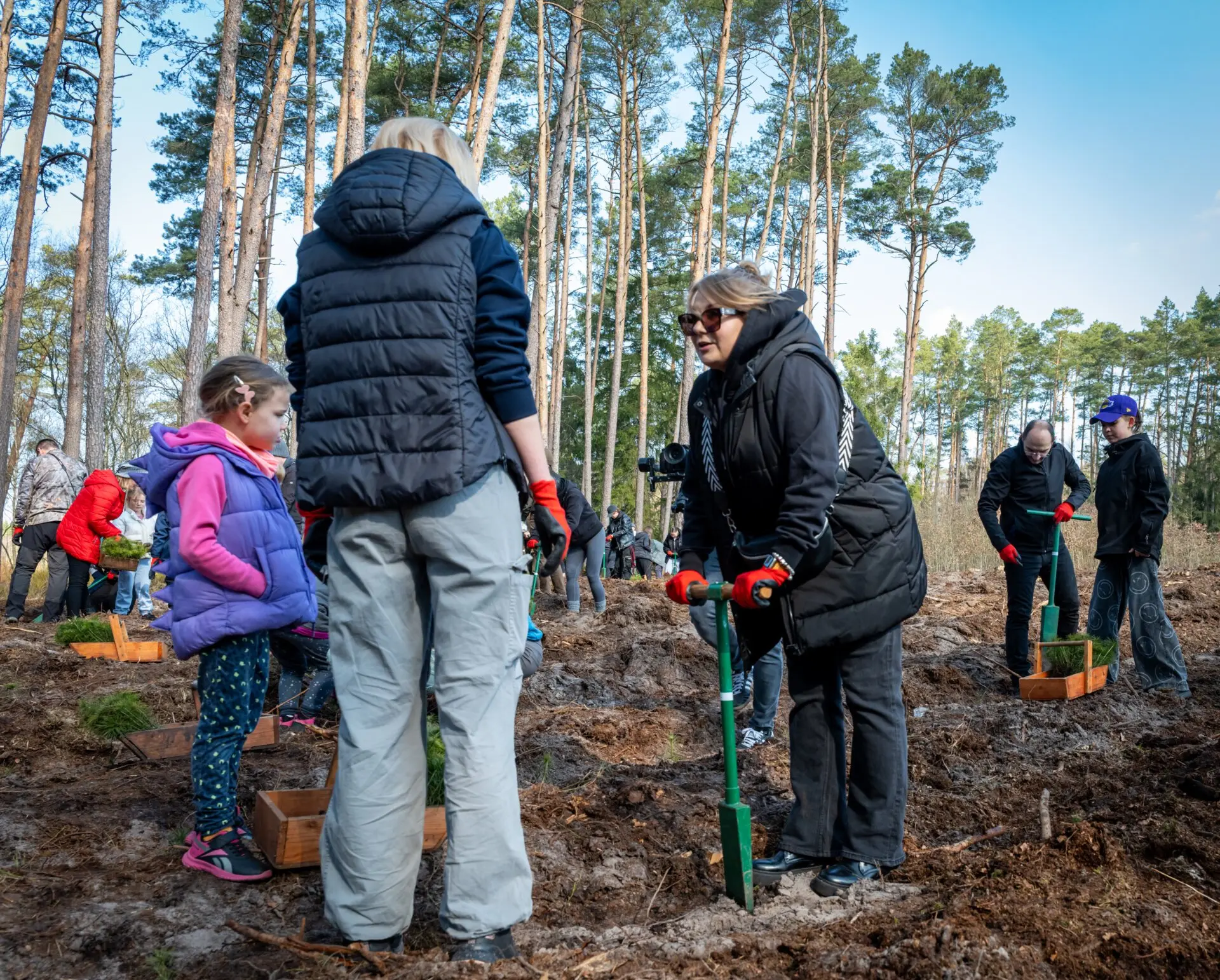 Akcja sadzenia drzew odbyła się z okazji pierwszego dnia wiosny....