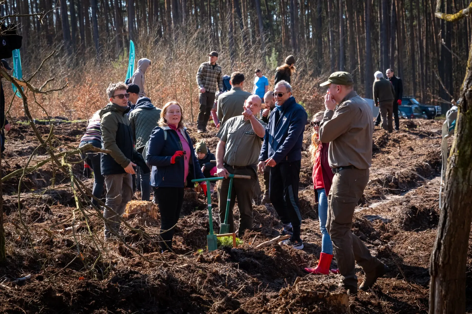 4 tysiące drzew na pierwszy dzień wiosny. Mieszkańcy i leśnicy posadzili las w Trzebieży