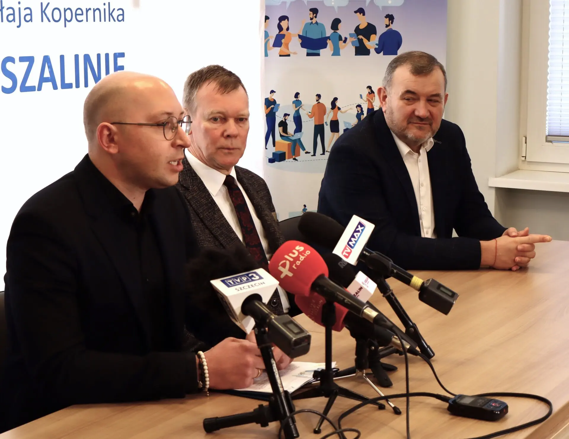 Wicemarszałek województwa Jakub Kowalik (pierwszy z lewej) przyjechał do Szpitala Wojewódzkiego w Koszalinie z informacją o przyznaniu sporego zastrzyku eurofunduszy na kolejną ważną inwestycję w placówce....