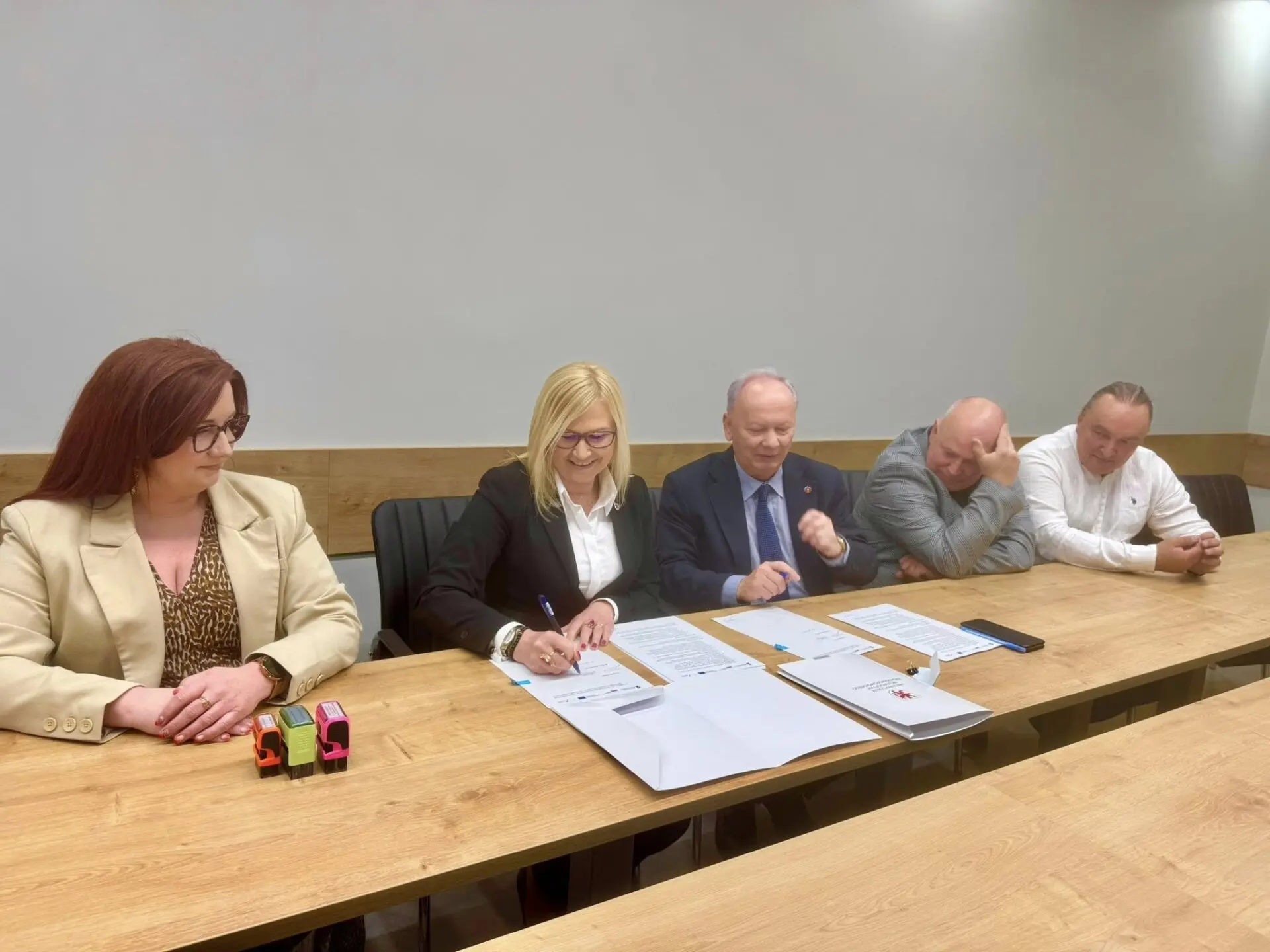 Dzięki podpisanemu porozumieniu władze Krzęcina otrzymają od Urzędu Marszałkowskiego dotację UE w wysokości blisko 4,2 mln zł....