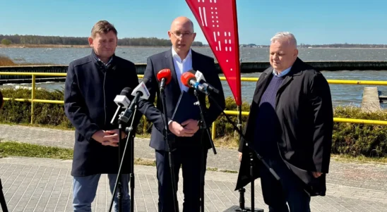 2 mln zł z funduszy europejskich na rozwój turystyki na jeziorze Jamno. Umowa wsparcia oficjalnie przekazana