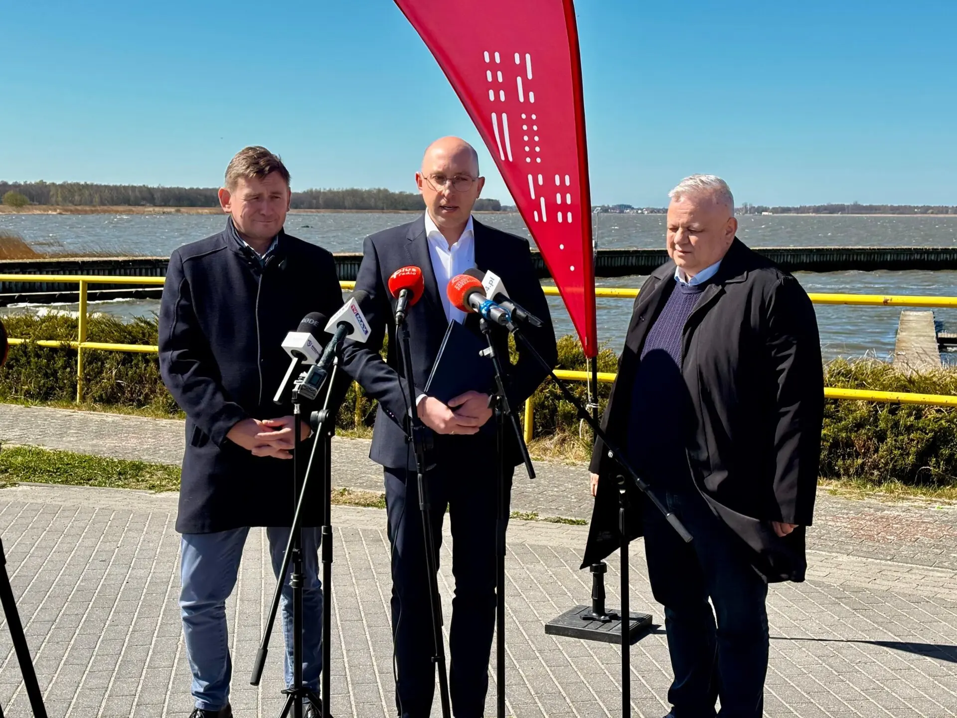 2 mln zł z funduszy europejskich na rozwój turystyki na jeziorze Jamno. Umowa wsparcia oficjalnie przekazana