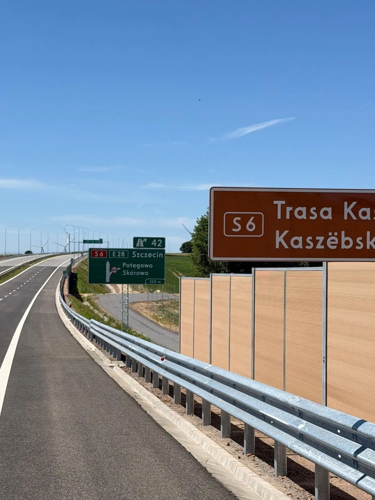Droga S6 jest już gotowa w całości. Dzięki temu trasę ze Szczecina do Gdańska będzie można pokonać w ok. 3,5 godz....