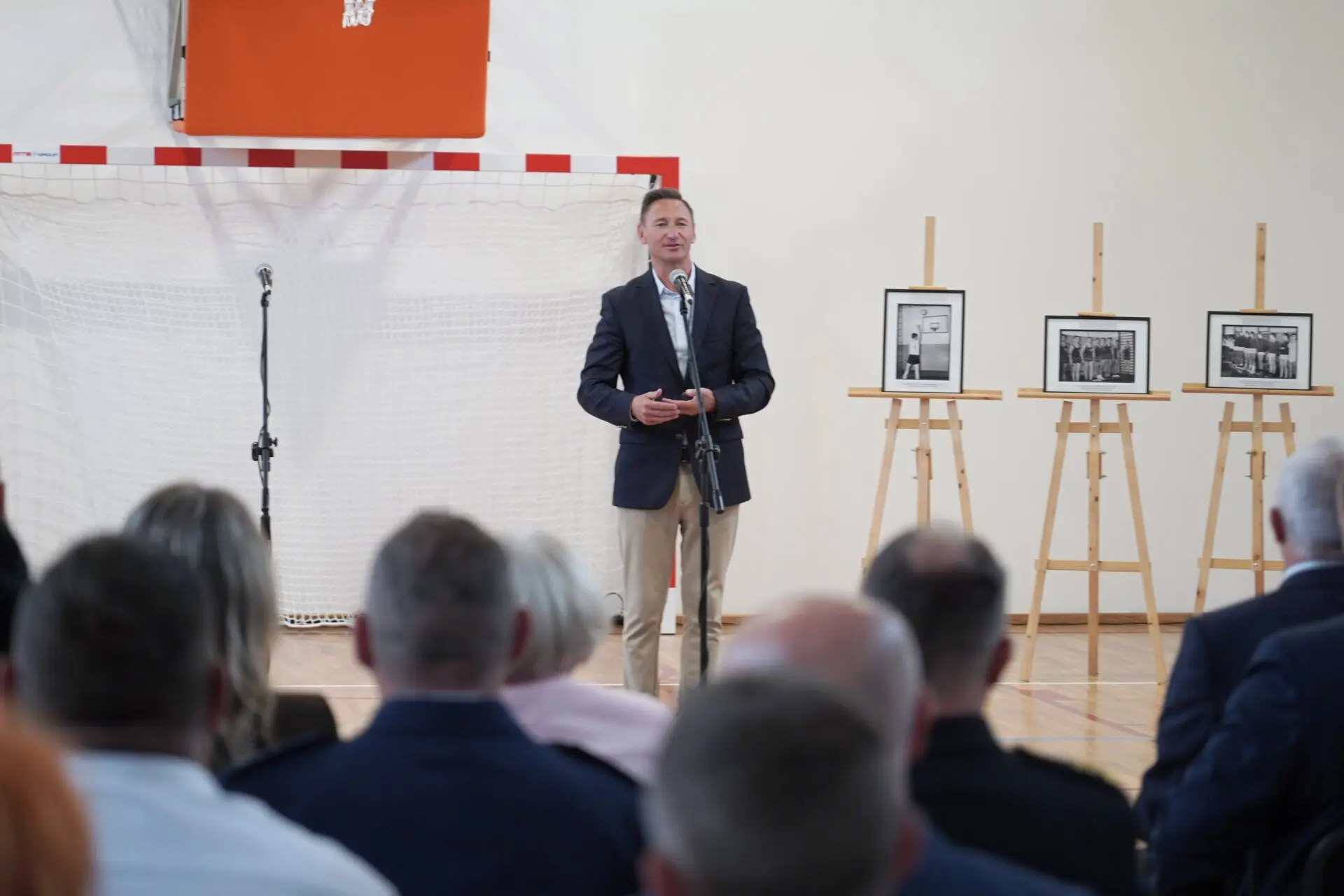 Marszałek Olgierd Geblewicz wziął także udział w otwarciu w Resku Międzypokoleniowego Centrum Aktywności Lokalnej - fot. Zachodniopomorski Urząd Wojewódzki w Szczecinie....
