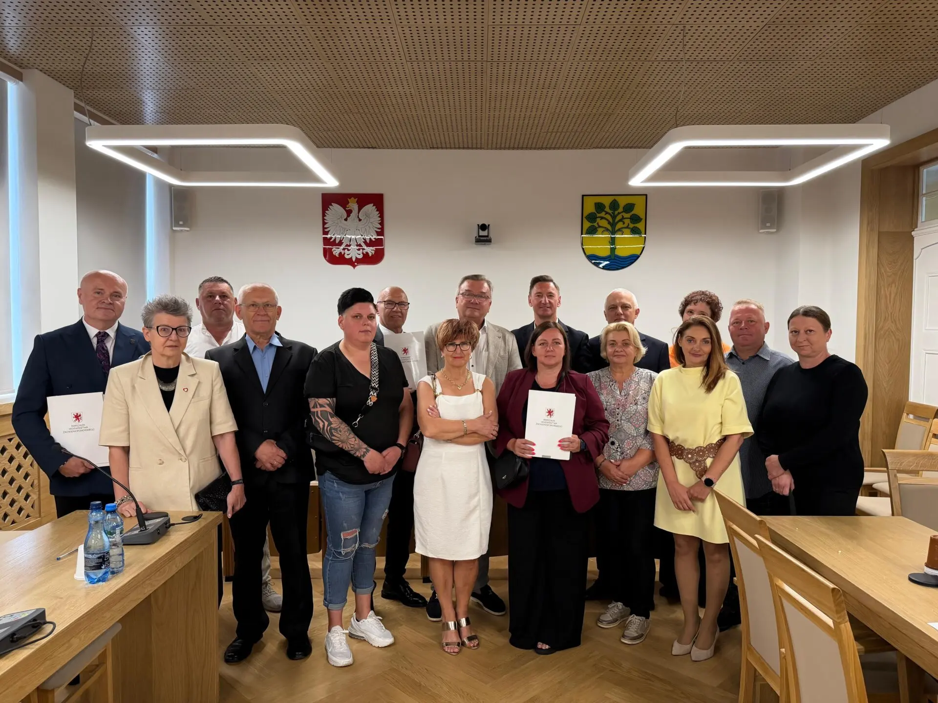 Marszałek województwa Olgierd Geblewicz podpisał w Resku kilkanaście umów wsparcia. To fundusze pomocowe w ramach m.in. programu Granty Sołeckie,...