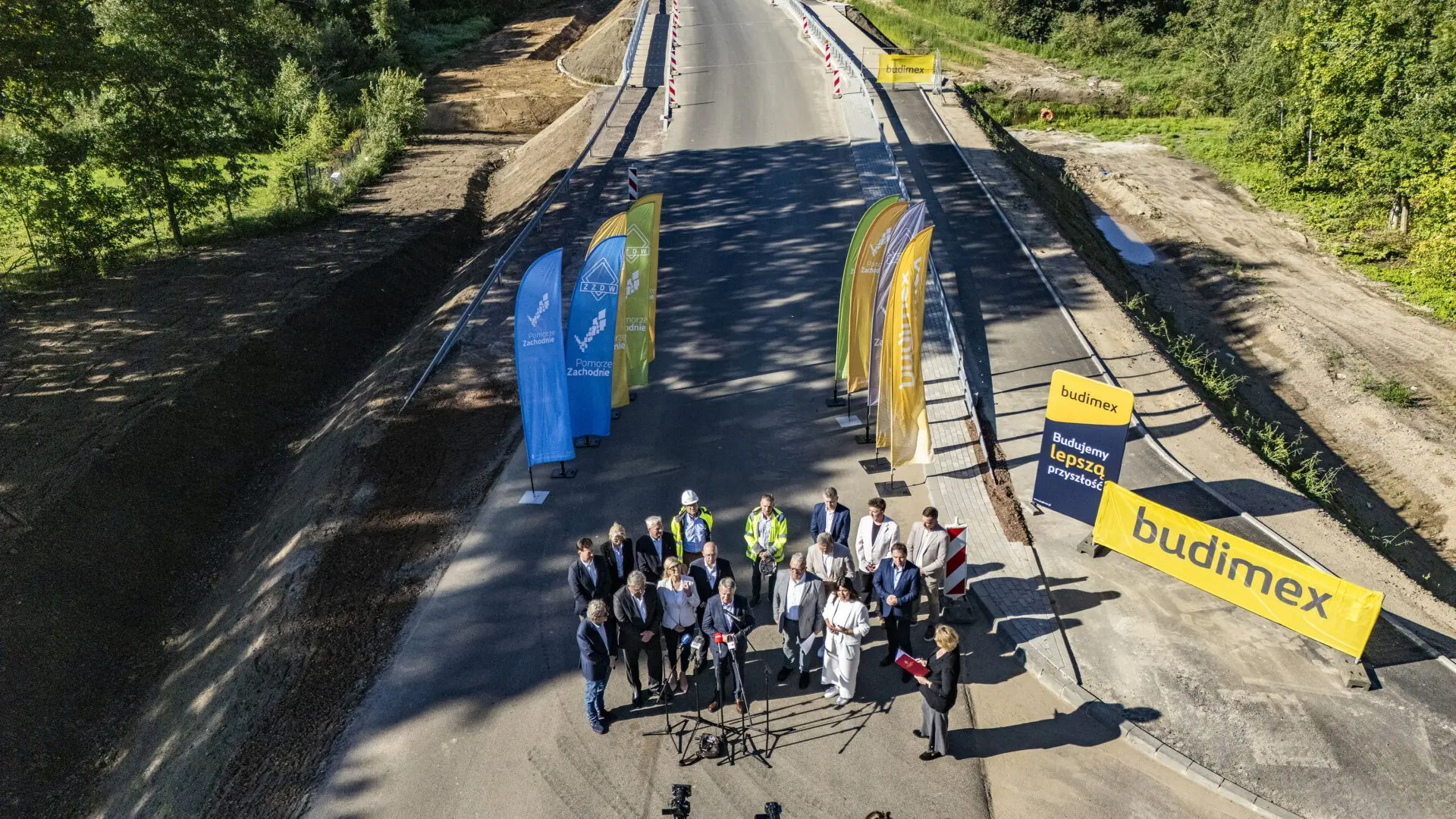 Kończy się przebudowa ostatniego wymagającego gruntownej modernizacji odcinka drogi wojewódzkiej nr 102 między Trzebiatowem a Kołobrzegiem. Inwestycja realizowana przez Zachodniopomorski Zarząd Dróg Wojewódzkich w Koszalinie jest kolejnym etapem trwającej od kilkunastu lat modernizacji jednej z najważniejszych tras Pomorza Zachodniego, na którą wydano łącznie niemal 417 mln zł...