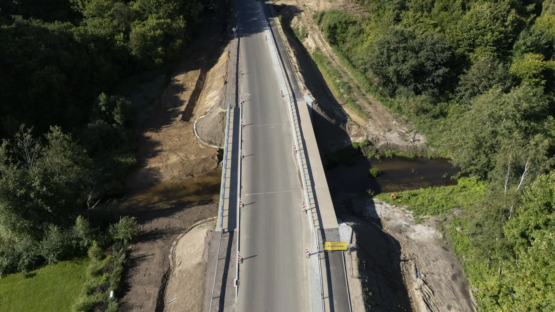 Kończy się przebudowa ostatniego wymagającego gruntownej modernizacji odcinka drogi wojewódzkiej nr 102 między Trzebiatowem a Kołobrzegiem. Inwestycja realizowana przez Zachodniopomorski Zarząd Dróg Wojewódzkich w Koszalinie jest kolejnym etapem trwającej od kilkunastu lat modernizacji jednej z najważniejszych tras Pomorza Zachodniego, na którą wydano łącznie niemal 417 mln zł...