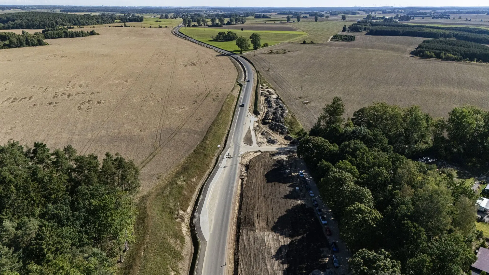 Kończy się przebudowa ostatniego wymagającego gruntownej modernizacji odcinka drogi wojewódzkiej nr 102 między Trzebiatowem a Kołobrzegiem. Inwestycja realizowana przez Zachodniopomorski Zarząd Dróg Wojewódzkich w Koszalinie jest kolejnym etapem trwającej od kilkunastu lat modernizacji jednej z najważniejszych tras Pomorza Zachodniego, na którą wydano łącznie niemal 417 mln zł...