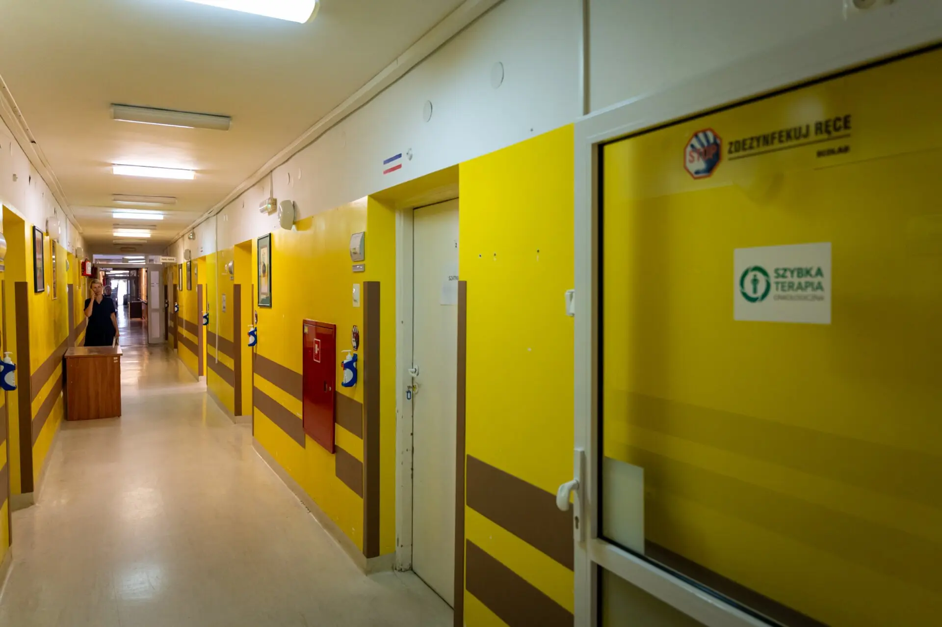 Modernizacja przewiduje remont na zewnątrz i wewnątrz obiektu, a także zakup wyposażenia dla potrzeb 14 szpitalnych poradni, które tu się znajdą....